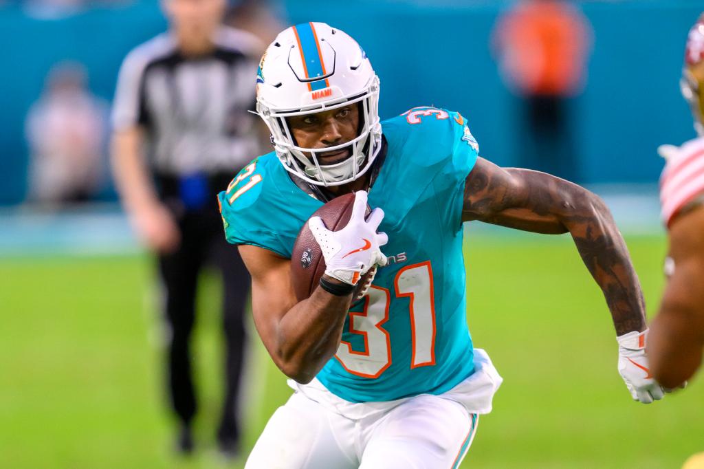 Dolphins cut former Pro Bowl running back Raheem Mostert