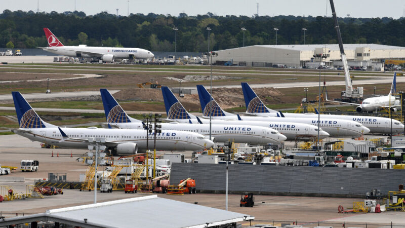 Engine Fire Prompts Evacuation of Houston Flight, Video Shows