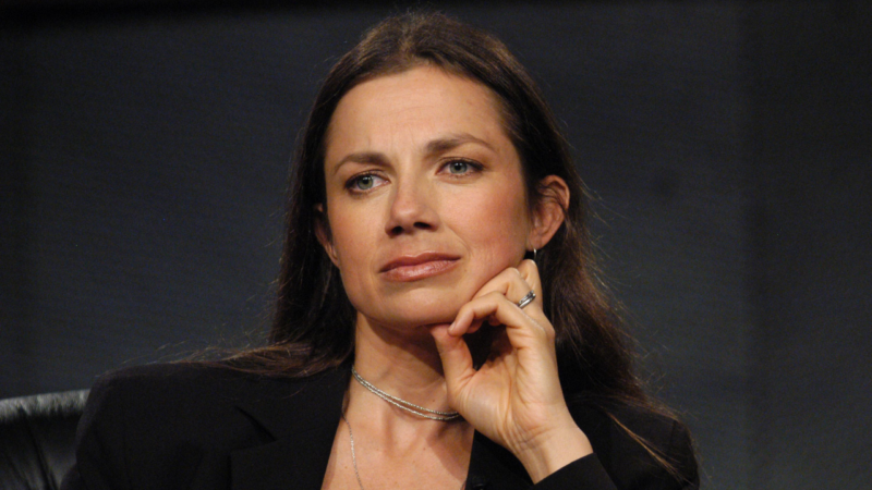 ‘Family Ties’ star Justine Bateman tells voters under 30 they’ve been ‘cheated’