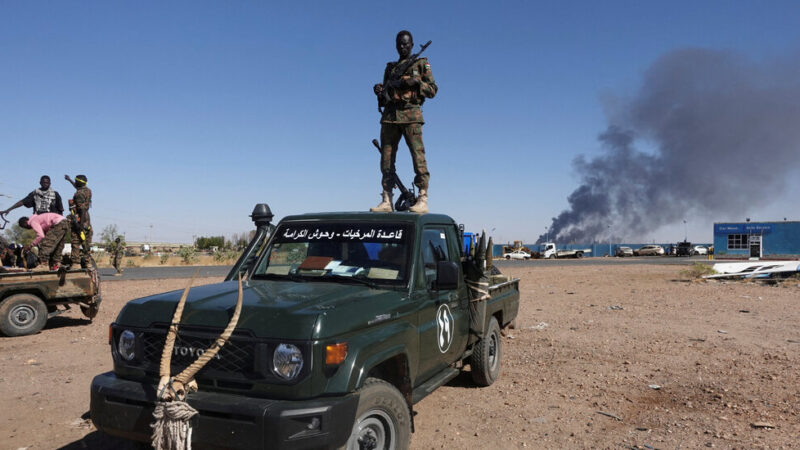 Fighting Intensifies in Sudan, Leaving Hundreds Dead