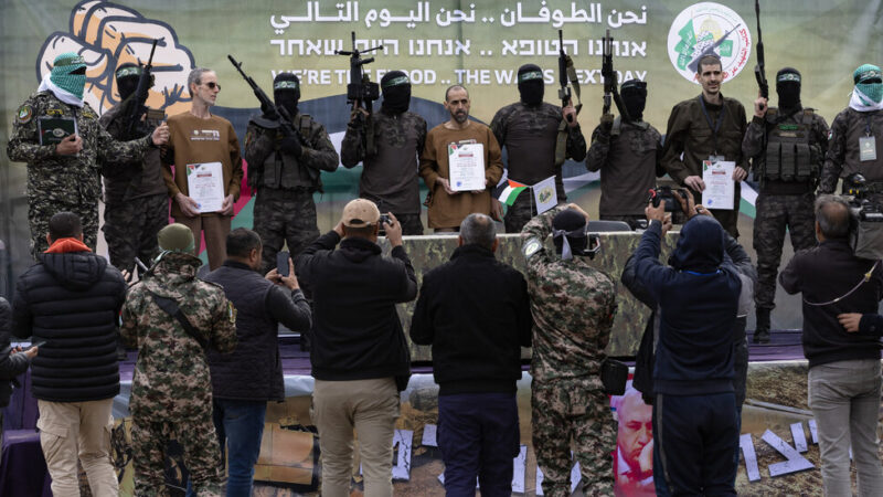 Hamas Makes Gaunt Israeli Hostages Thank Captors Before Release