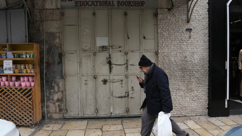 Israeli Police Raid Two Palestinian Bookshops in East Jerusalem