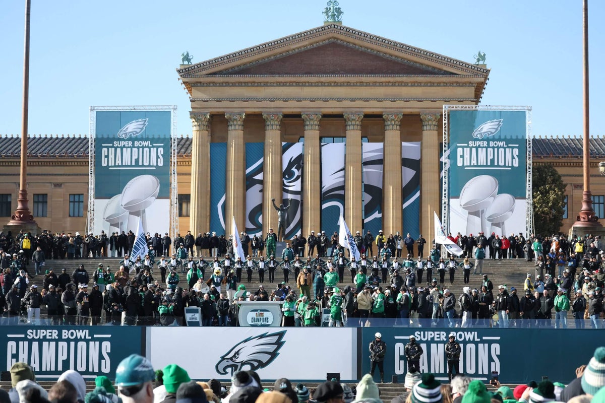 Jalen Hurts toasts Philly fans at Super Bowl parade: ‘I know about this city, one thing we do, we fight