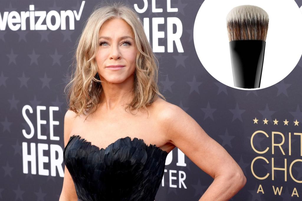 Jennifer Aniston swears by this ‘amazing’ Sephora makeup brush