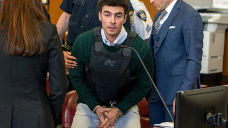 Luigi Mangione wears bulletproof vest as lawyer tries in vain to delay case during made-for-TV hearing in Manhattan