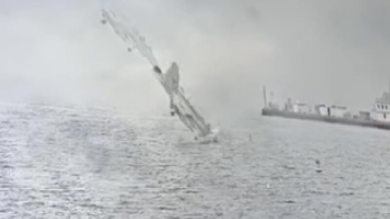 New footage shows moment Navy fighter jet crashes into San Diego Bay