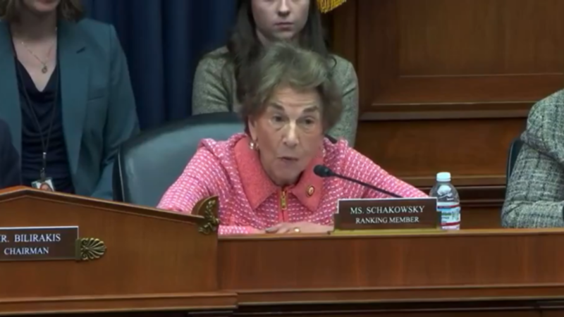 Rep. Schakowsky asks if there are fewer women in manufacturing because it sounds too male