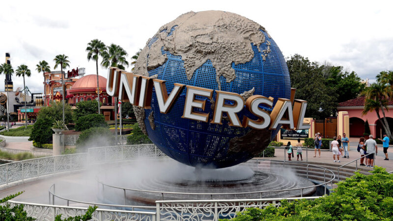 Universal’s Theme Parks, Long in Disney’s Shadow, Expand at Dizzying Pace