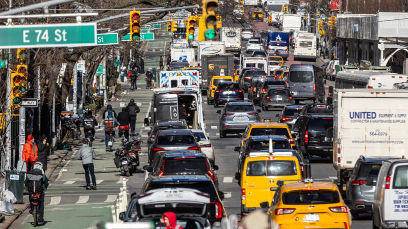 Why the Traffic Lights Have Slowed Down on 3rd Avenue