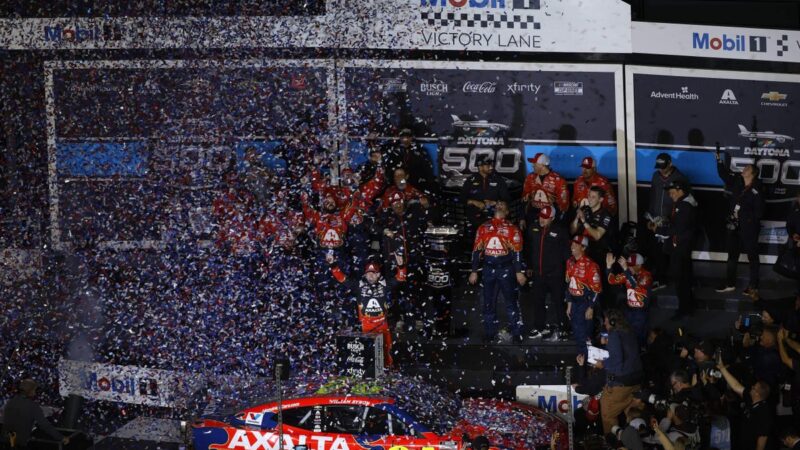 William Byron avoids final-lap crash to take second straight Daytona 500