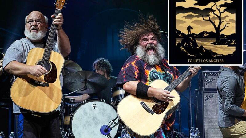 Tenacious D perform for 1st time after Kyle Gass’ Trump assassination joke