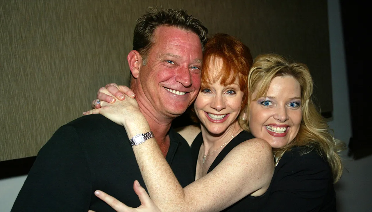 Reba McEntire’s former costar Christopher Rich reunites with her 7 years after stroke